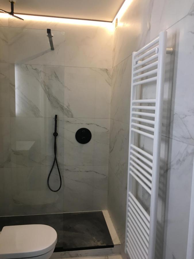 Studio 4 Pers Met Frontaal Zeezicht & Prive Zwembad Oostende Dış mekan fotoğraf
